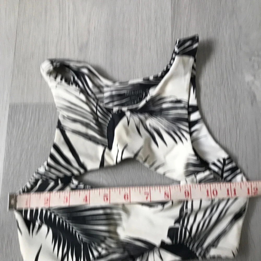 MIKOH MARRAKECH BLACK WHITE BIKINI TOP KEYHOLE HALTER SWIM TOP WOMENS SMALL
